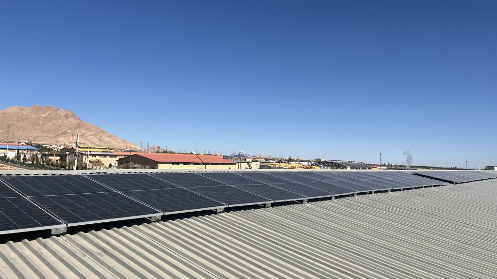 اجرای سیستم انرژی خورشیدی در انبار مرکزی شرکت پخش اشرفی